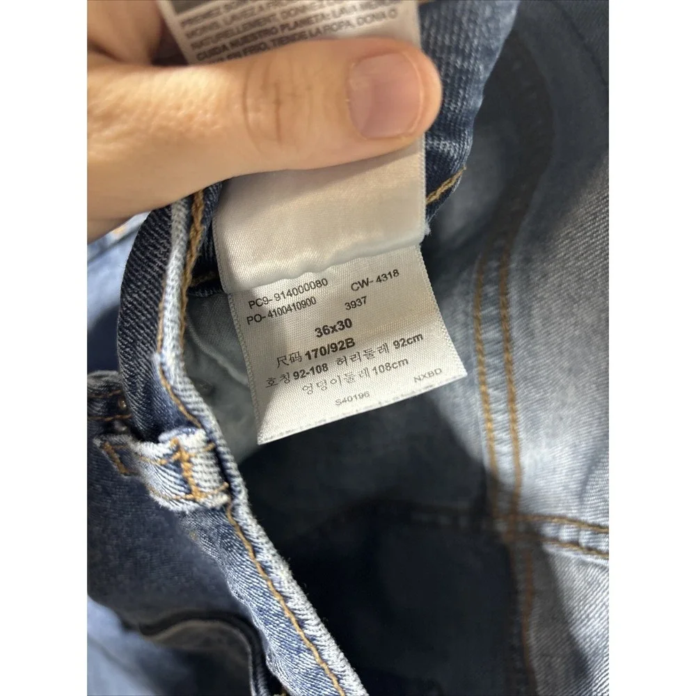 Levis this jean
